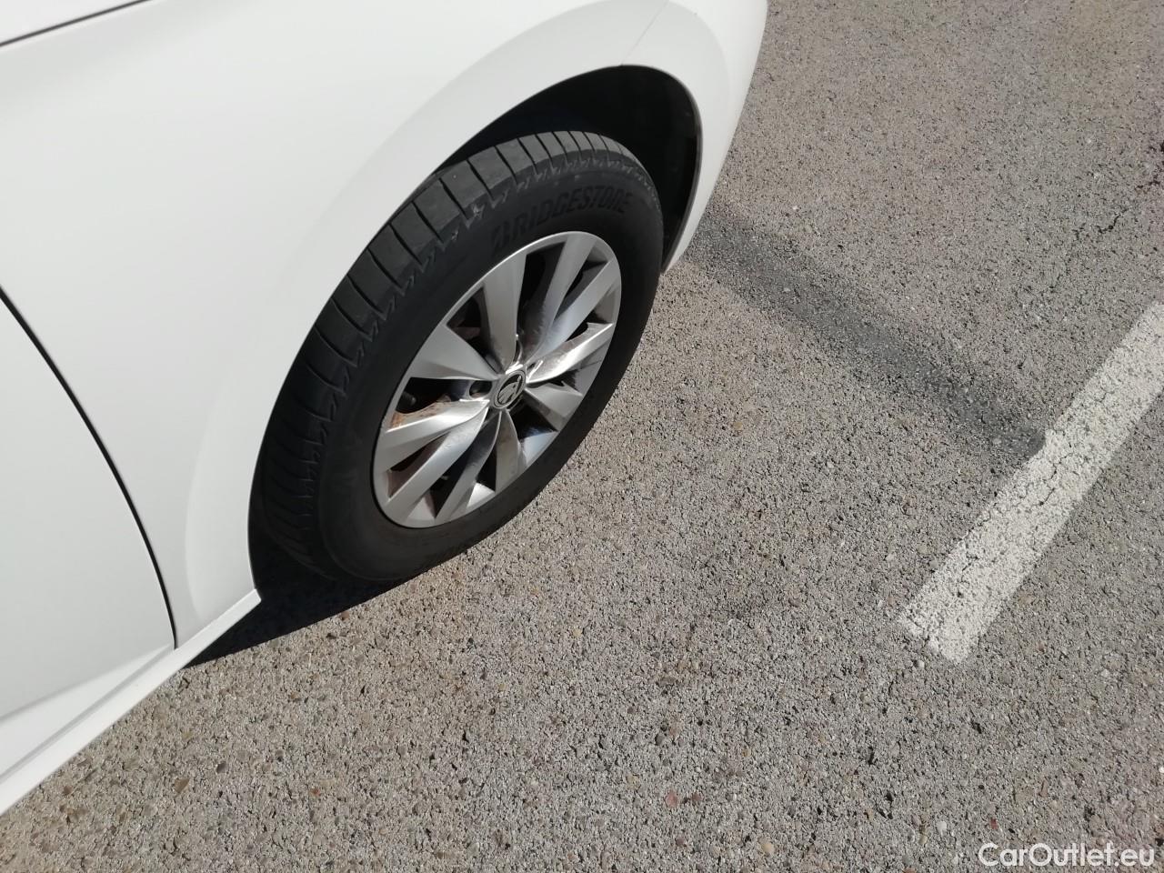  Skoda  KAMIQ SKODA  1.0 TSI 81kW (110CV) DSG Ambition (CX) #28