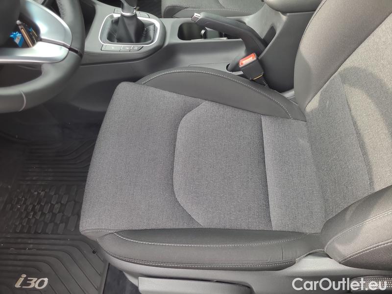  Hyundai  i30   cw (PD)(2017->)  kom.1.5T-GDI Smart 5d #3