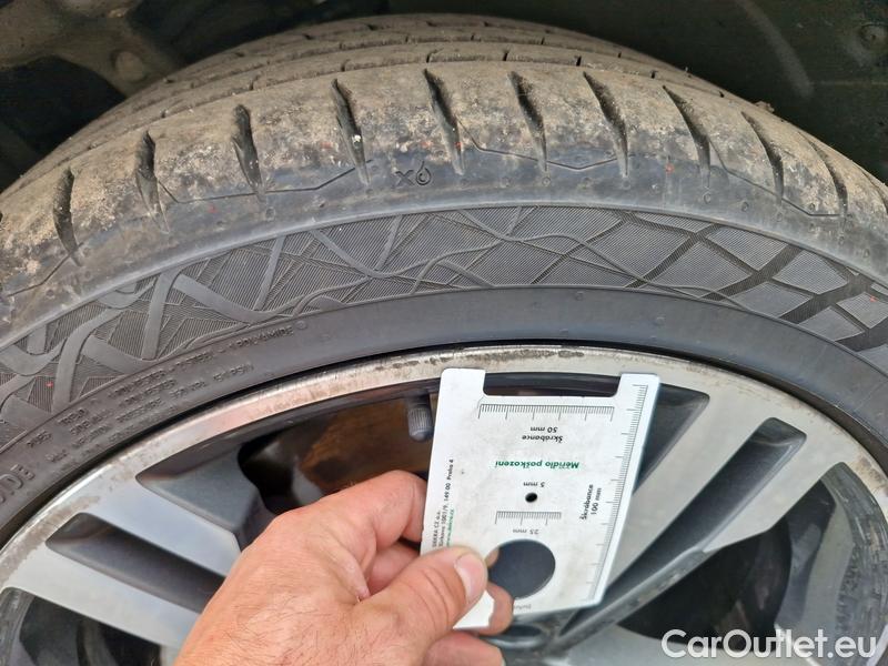  Audi  A4  Avant (8WD)  (2019)  Av. 40 TDI Adv. Quat. AT #17