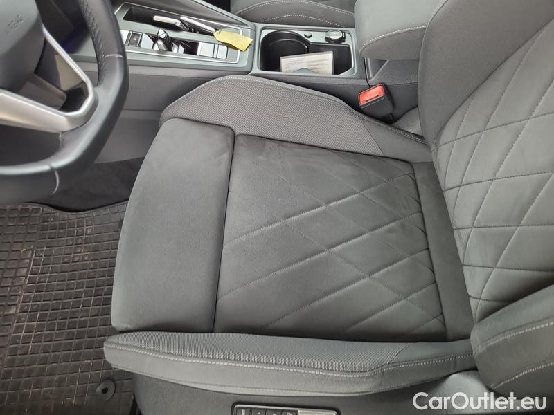  Volkswagen  Golf  VIII Variant (CG5) 2020 Var.1.5 eTSI 110 Style AT #13