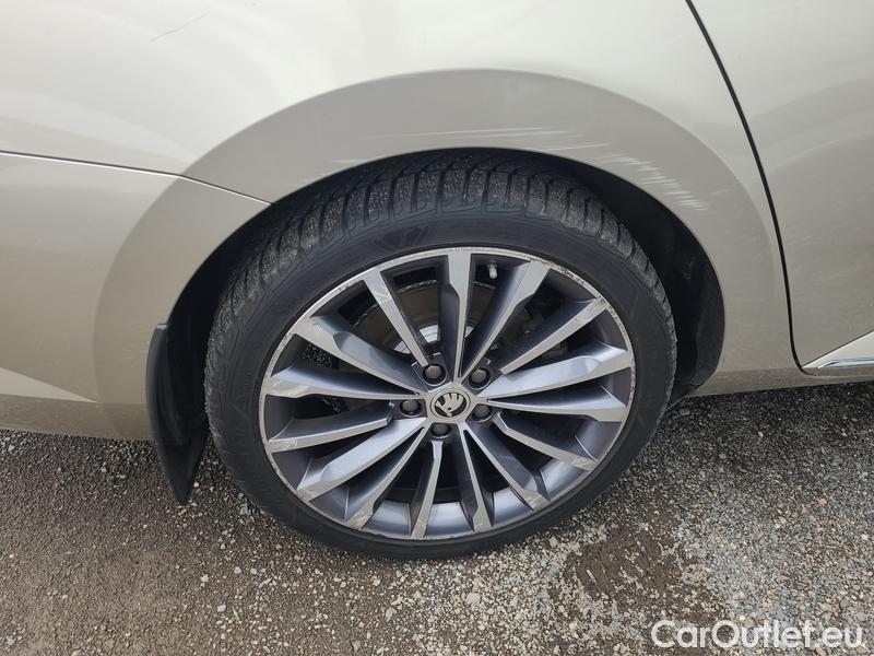  Skoda  Superb  Combi (3V5)(2015) Sup.C.FL2.0TSI 200  L&K 4x4 AT #11