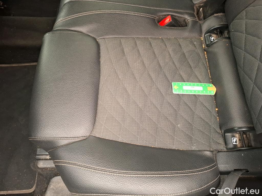 Mercedes  GLB MERCEDES-BENZ  / 2019 / 5P / SUV  200 d Business Line #40