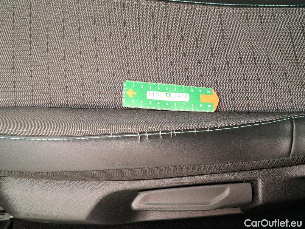  Peugeot  2008 PEUGEOT  / 2019 / 5P / Crossover PureTech 130 S&S EAT8 ALLURE BUSINESS #4