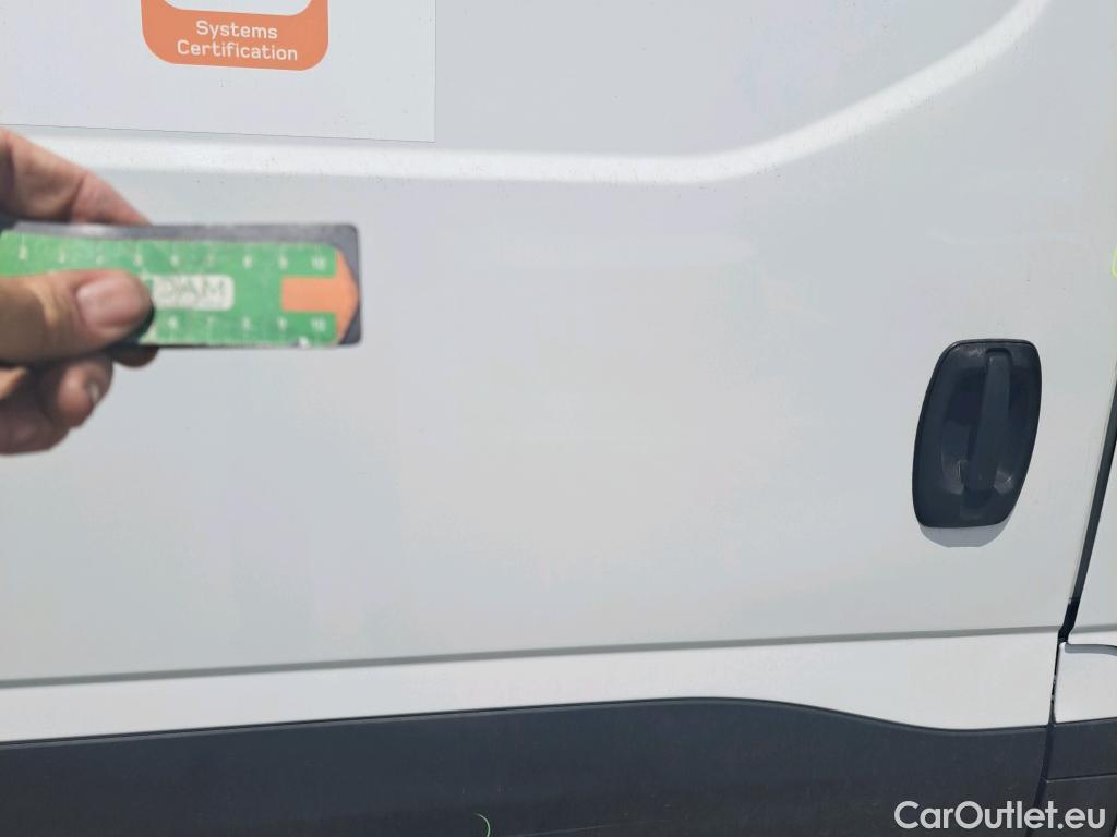  Iveco  Daily IVECO  / 2014 / 4P / furgón 2.3 TD 35S 14S V 3520/H2 #35