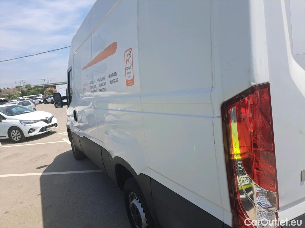  Iveco  Daily IVECO  / 2014 / 4P / furgón 2.3 TD 35S 14S V 3520/H2 #46