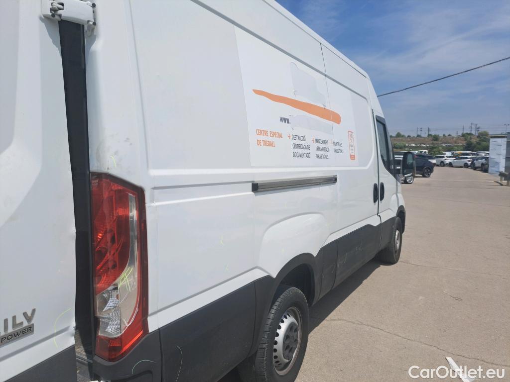  Iveco  Daily IVECO  / 2014 / 4P / furgón 2.3 TD 35S 14S V 3520/H2 #47