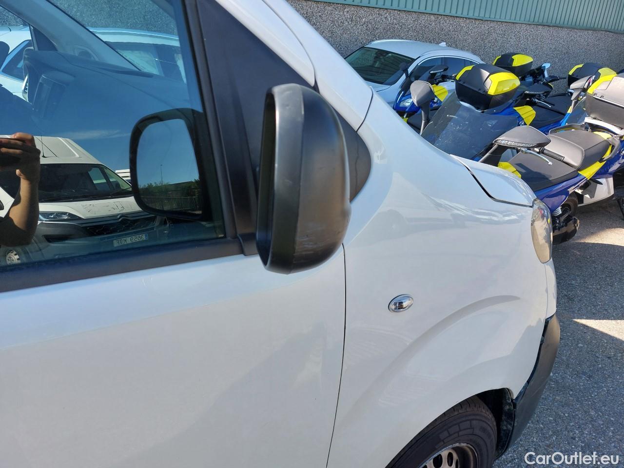  Opel  Vivaro OPEL  / 2019 / 4P / furgón 1.5 Diésel 74kW (100CV) M Std Express (AC) #44