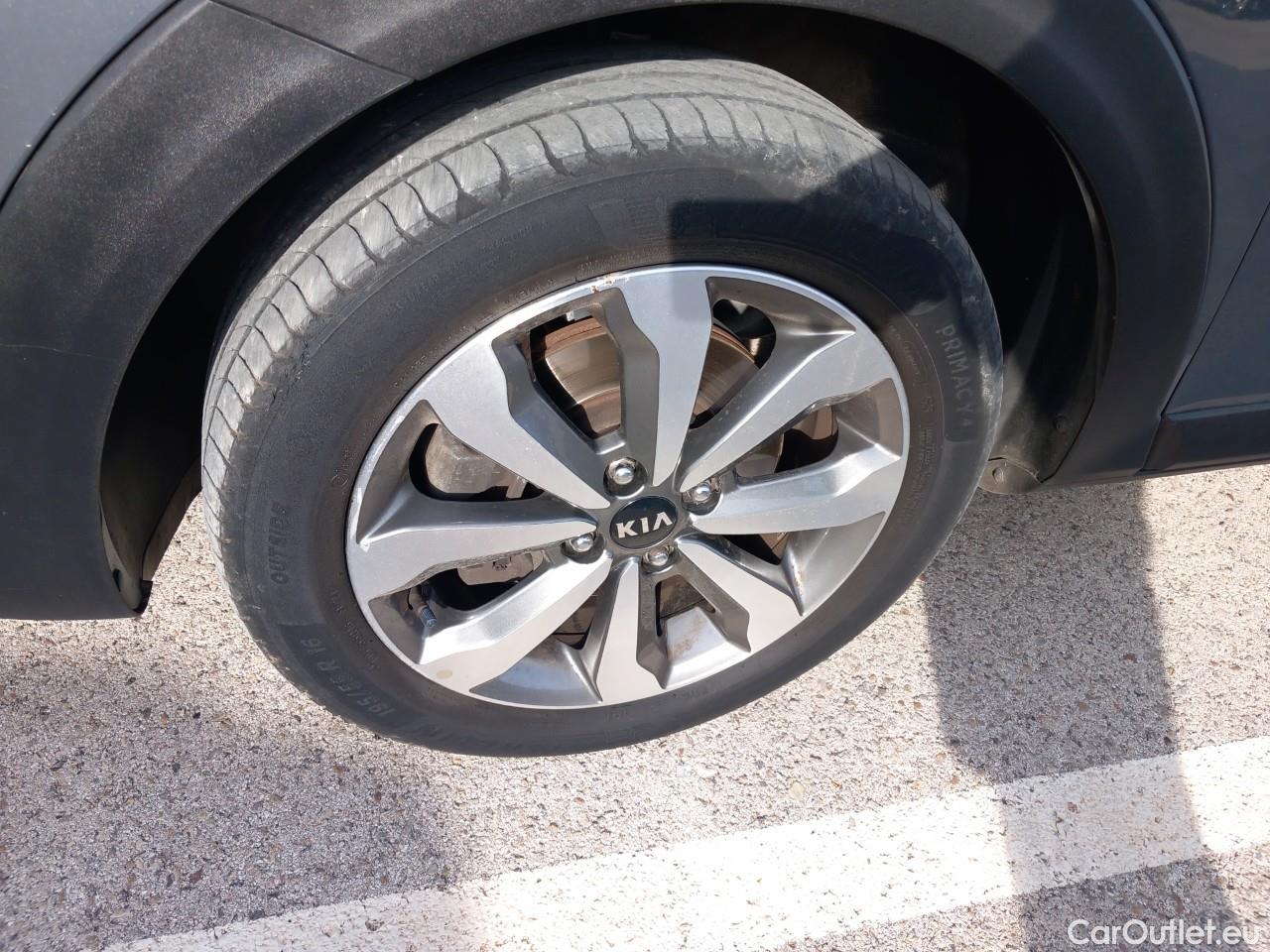  KIA  STONIC KIA  / 2017 / 5P / todoterreno 1.0 T-GDi 74kW (100CV) MHEV iMT Drive #17