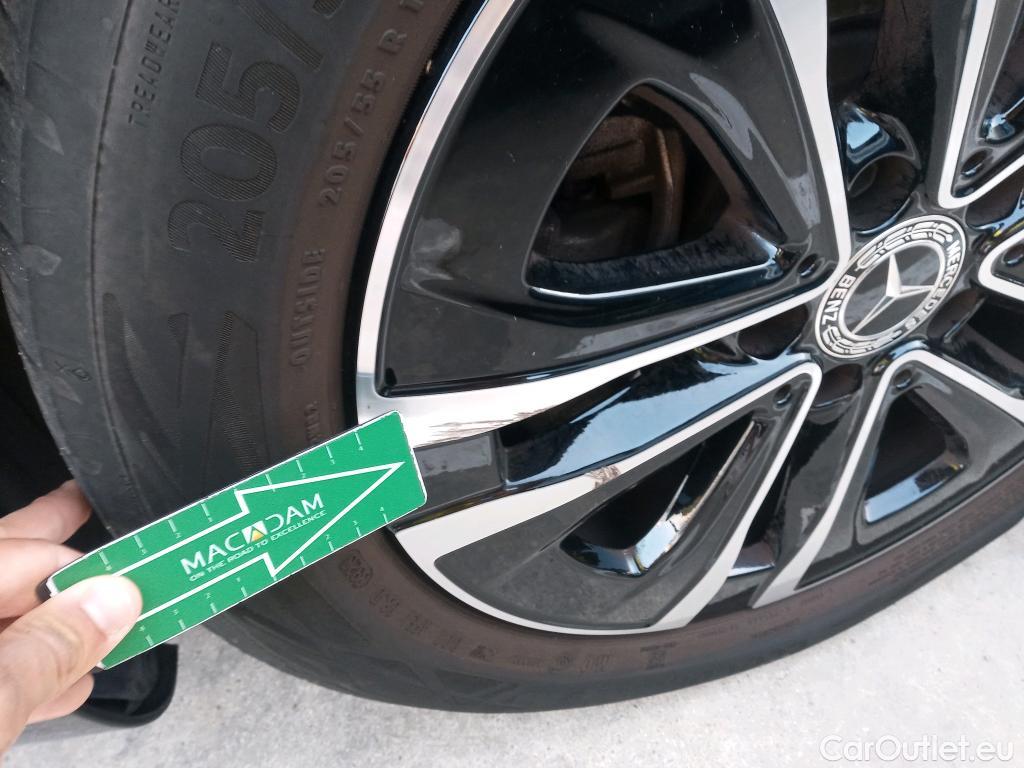 Mercedes  A-Klasse Clase A A 200 (177.087) 1.3 165CV AT7 E6d #1