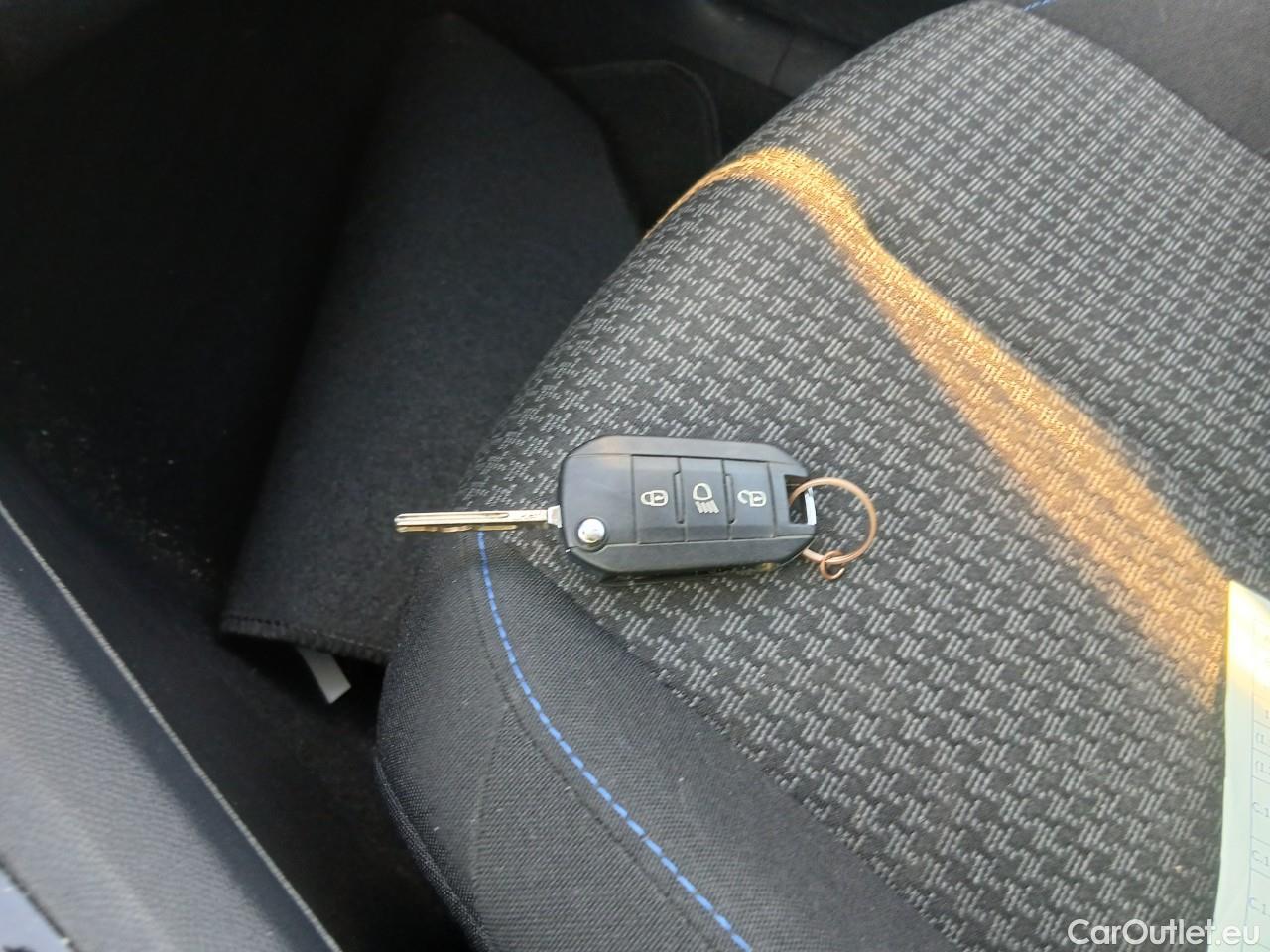  Peugeot  308  Style 1.5 HDi 100CV MT6 E6dT #1