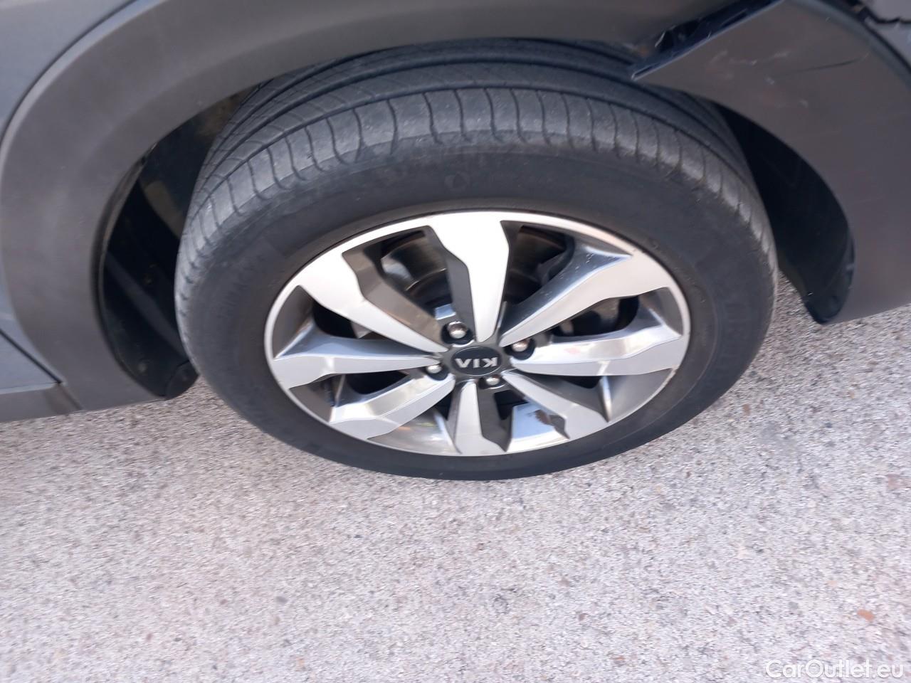  KIA  STONIC KIA  / 2017 / 5P / todoterreno 1.0 T-GDi 74kW (100CV) MHEV iMT Drive #18