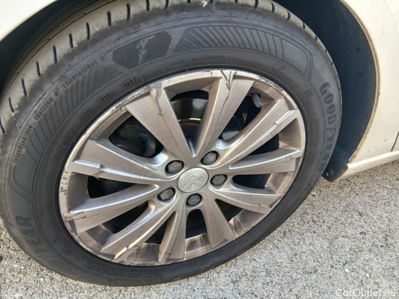  Peugeot  308  Style 1.5 HDi 100CV MT6 E6dT #18