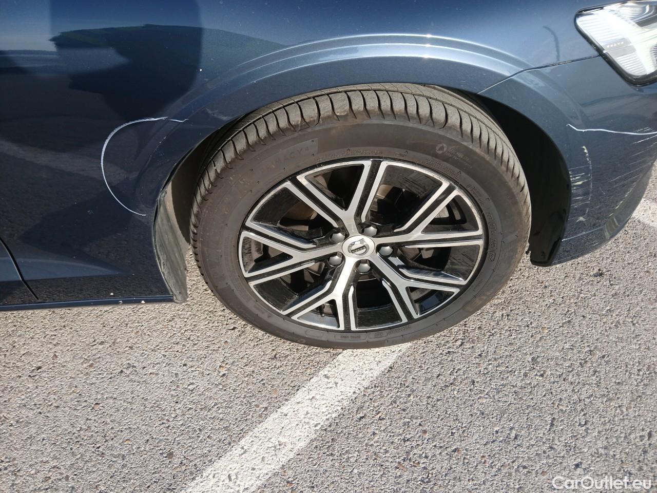  Volvo  V60 VOLVO  / 2018 / 5P / familiar 2.0 B4 (D) Core Auto #33