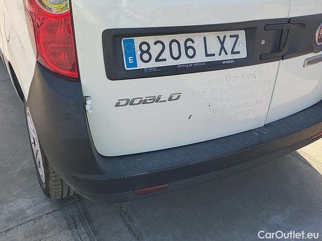  Fiat  Doblo FIAT Doblò Cargo/2015/4P/furgón derivado de turismo Cargo SX 1.6 Mjet 66kW (90CV) #25