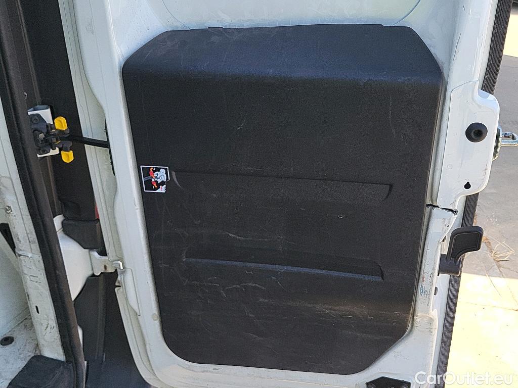  Fiat  Doblo FIAT Doblò Cargo/2015/4P/furgón derivado de turismo Cargo SX 1.6 Mjet 66kW (90CV) #29