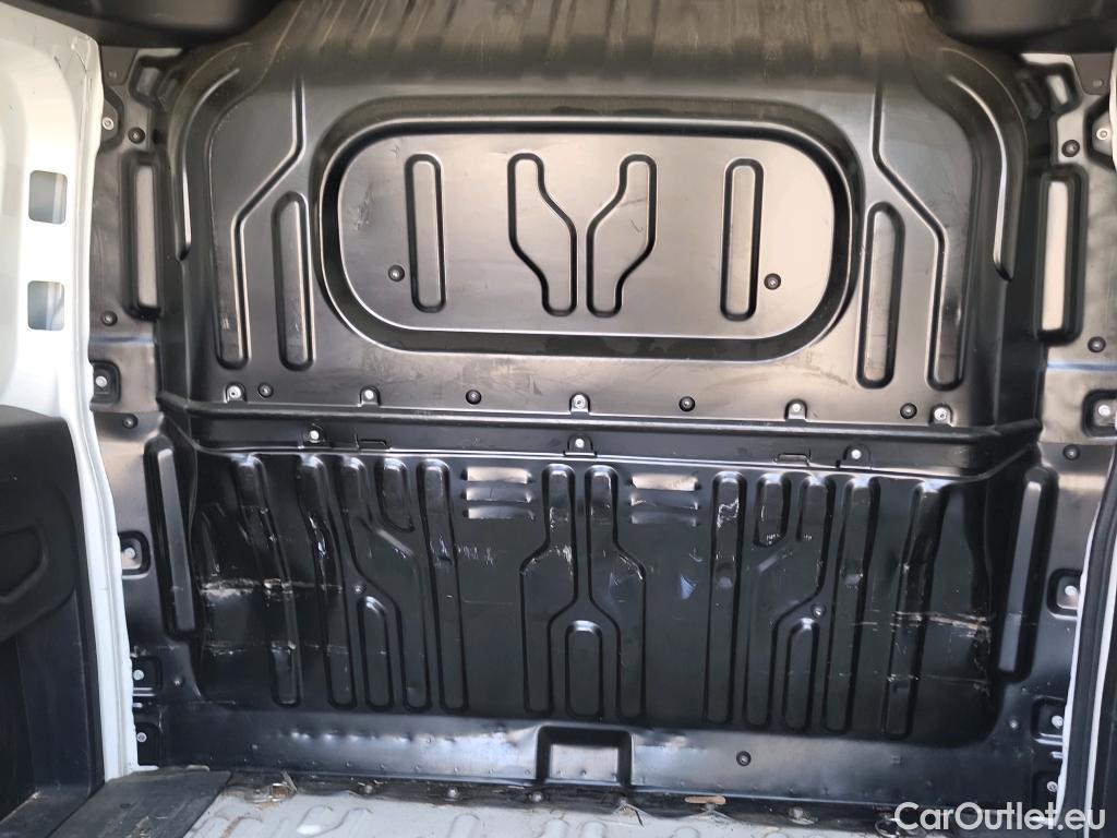  Fiat  Doblo FIAT Doblò Cargo/2015/4P/furgón derivado de turismo Cargo SX 1.6 Mjet 66kW (90CV) #15