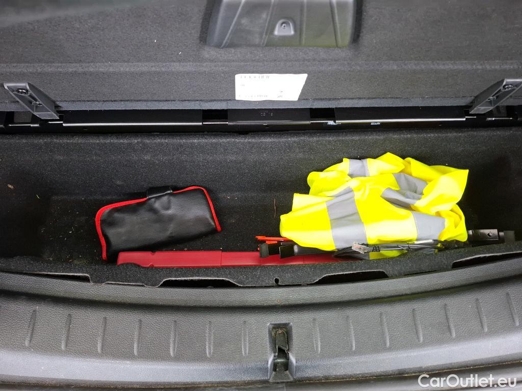  Bmw  Serie 2 Série 2 Gran Tourer 216d Lounge Auto / BATTERIE HS DEMARRE AU BOOSTER #52