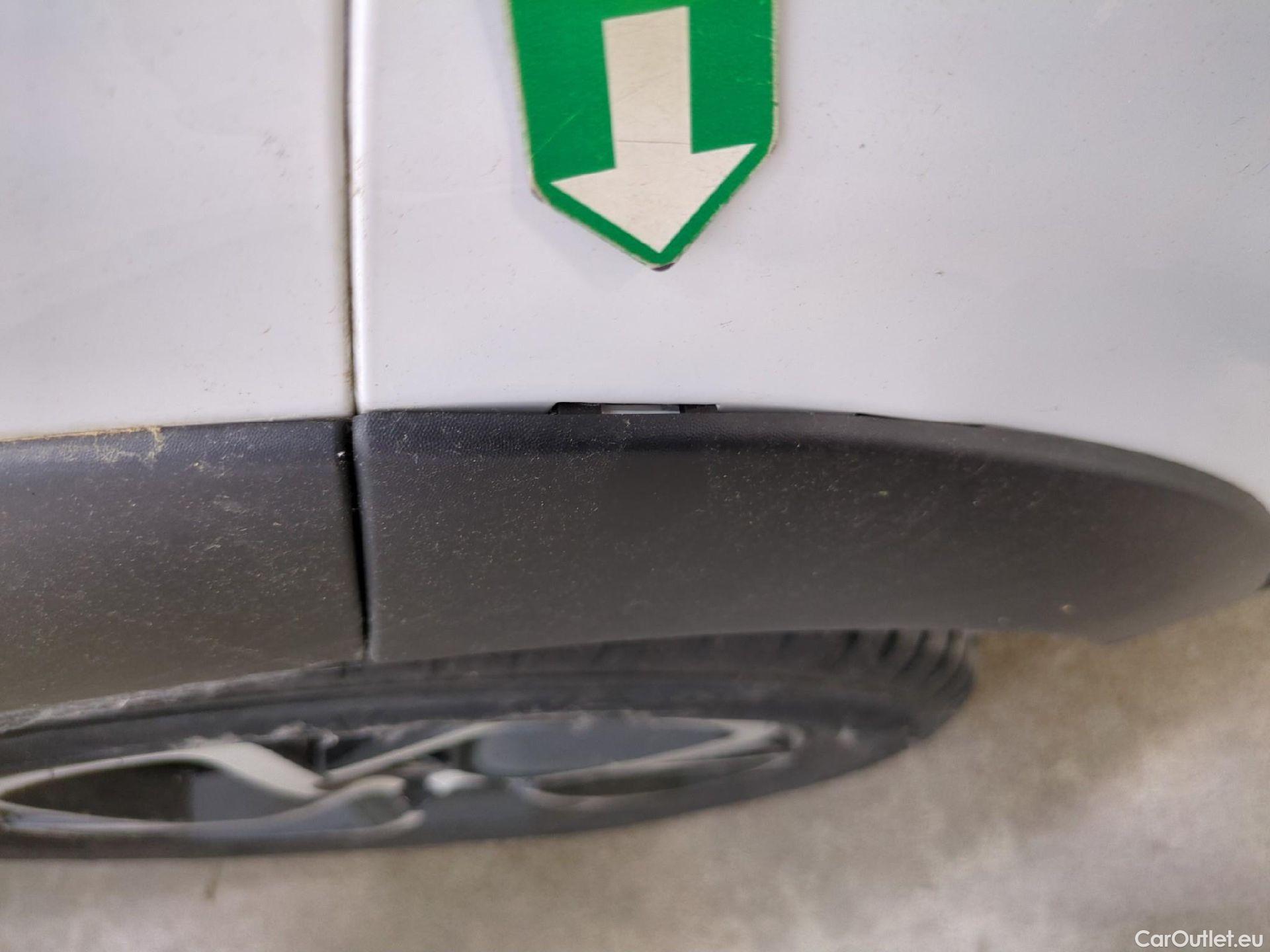  Citroen  C3  Shine 1.2 PureTech 110CV BVM6 E6d #13