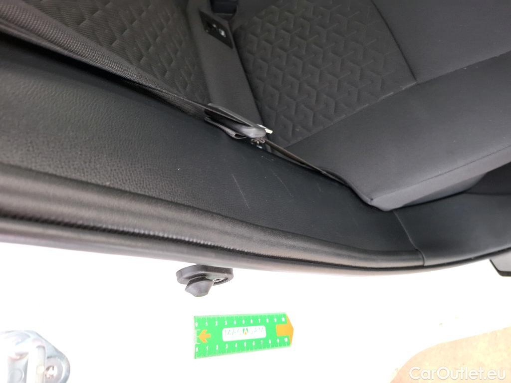 Toyota  Corolla TOYOTA  / 2018 / 5P / Berline Hybride 122h Dynamic Business Supp Lomb #17