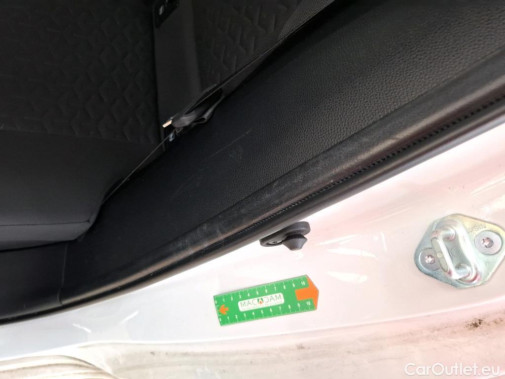  Toyota  Corolla TOYOTA  / 2018 / 5P / Berline Hybride 122h Dynamic Business Supp Lomb #15