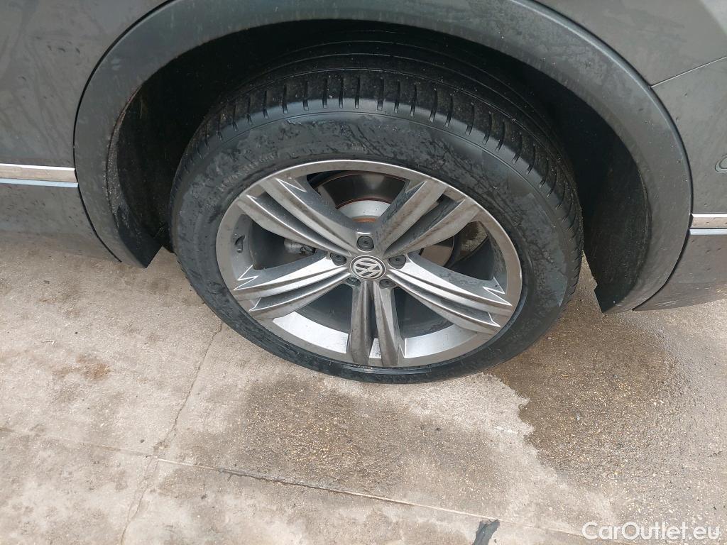  Volkswagen  Tiguan VOLKSWAGEN  Allspace / 2017 / 5P / SUV 2.0 TDI 200 DSG7 Carat Exclusive 4Motion #24