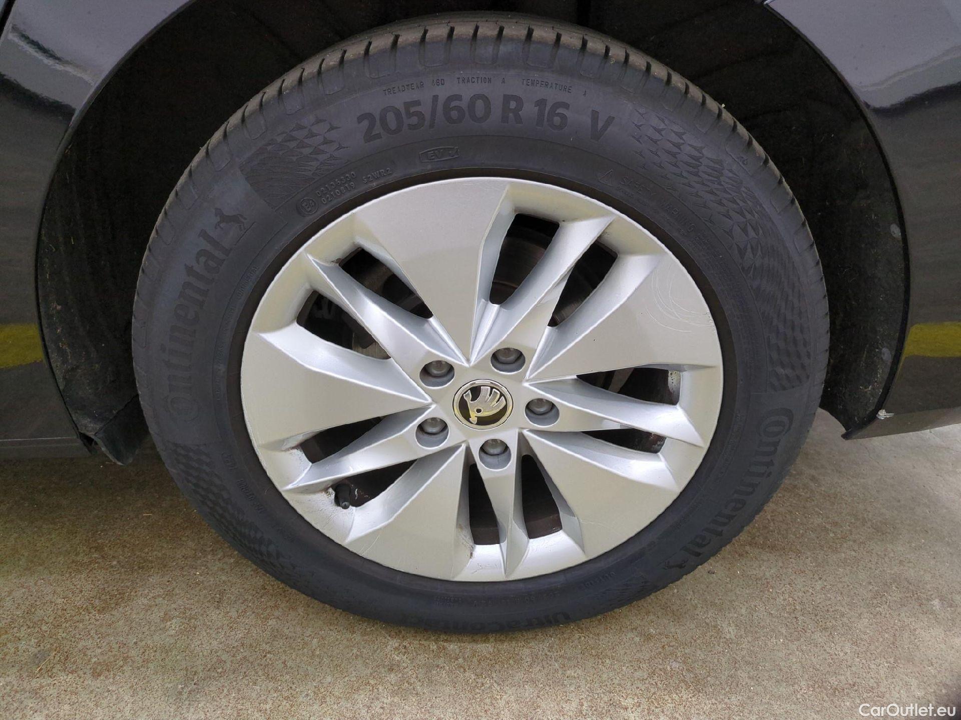  Skoda  Octavia  Break Business 2.0 TDI 115CV BVA7 E6d #48