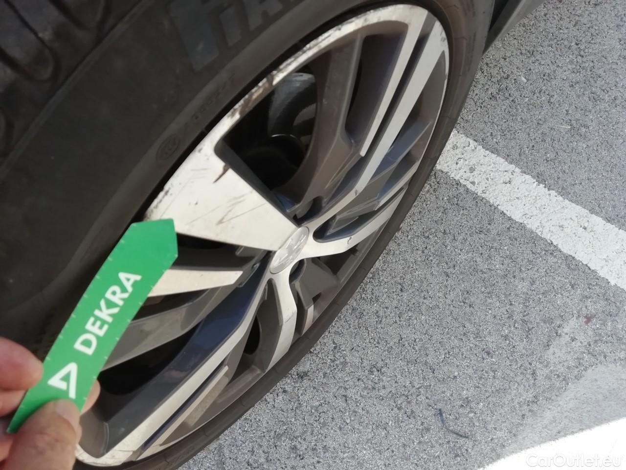  Peugeot  3008  Hybrid 225 Allure 1.6 Plug-In 225CV AT8 E6d #37