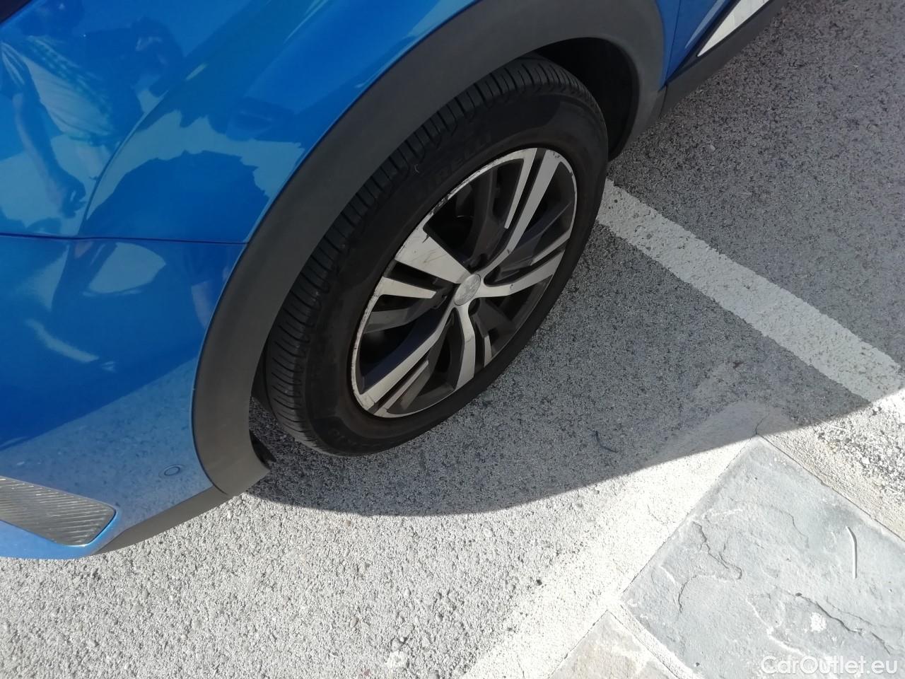  Peugeot  3008  Hybrid 225 Allure 1.6 Plug-In 225CV AT8 E6d #36