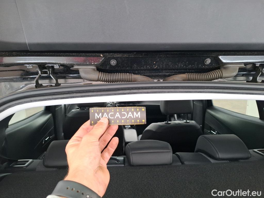  Peugeot  2008 PEUGEOT  / 2019 / 5P / Crossover BLUEHDI 130 S&S EAT8 ALLURE PACK #27