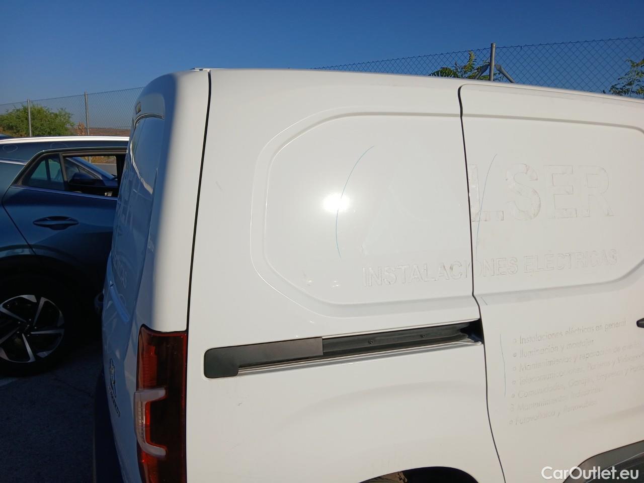 Peugeot  Partner PEUGEOT  / 2018 / 3P / furgón derivado de turismo Pro Standard 600kg BlueHDi 73kW (AC) #24