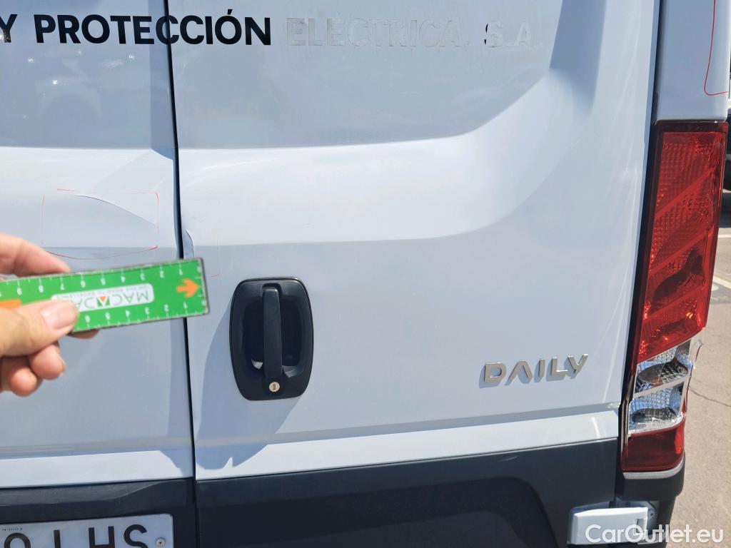  Iveco  Daily IVECO  / 2019 / 4P / furgón 2.3 TD 35S 12 V 3000/H1 7,3 M3 #18