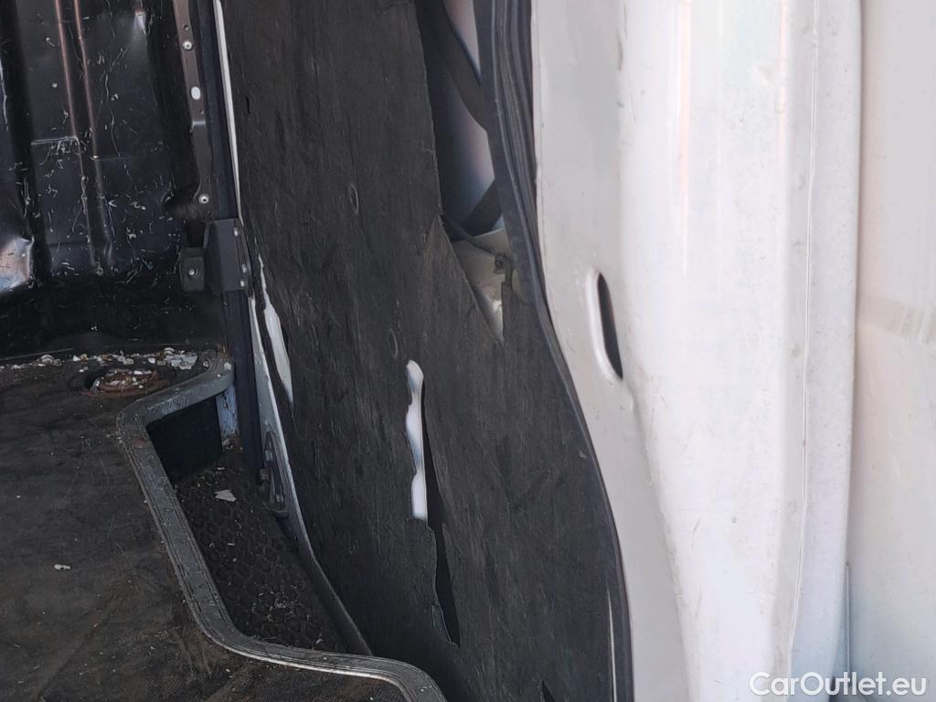  Iveco  Daily IVECO  / 2019 / 4P / furgón 2.3 TD 35S 12 V 3000/H1 7,3 M3 #34