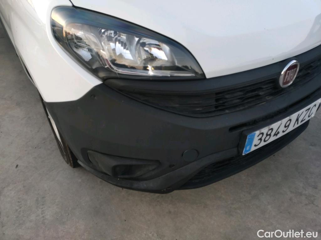  Fiat  Doblo FIAT Doblò Cargo/2015/3P/furgón derivado de turismo Cargo Base 1.4 T-Jet 88kW Natu Power CNG #30
