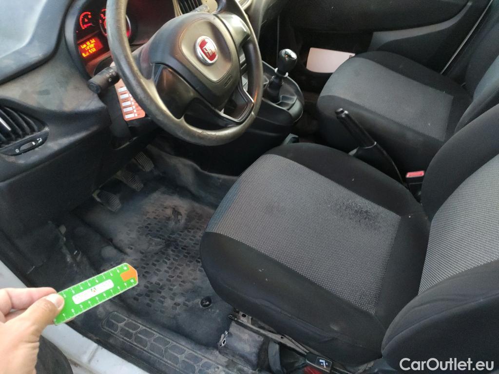  Fiat  Doblo FIAT Doblò Cargo/2015/3P/furgón derivado de turismo Cargo Base 1.4 T-Jet 88kW Natu Power CNG #20