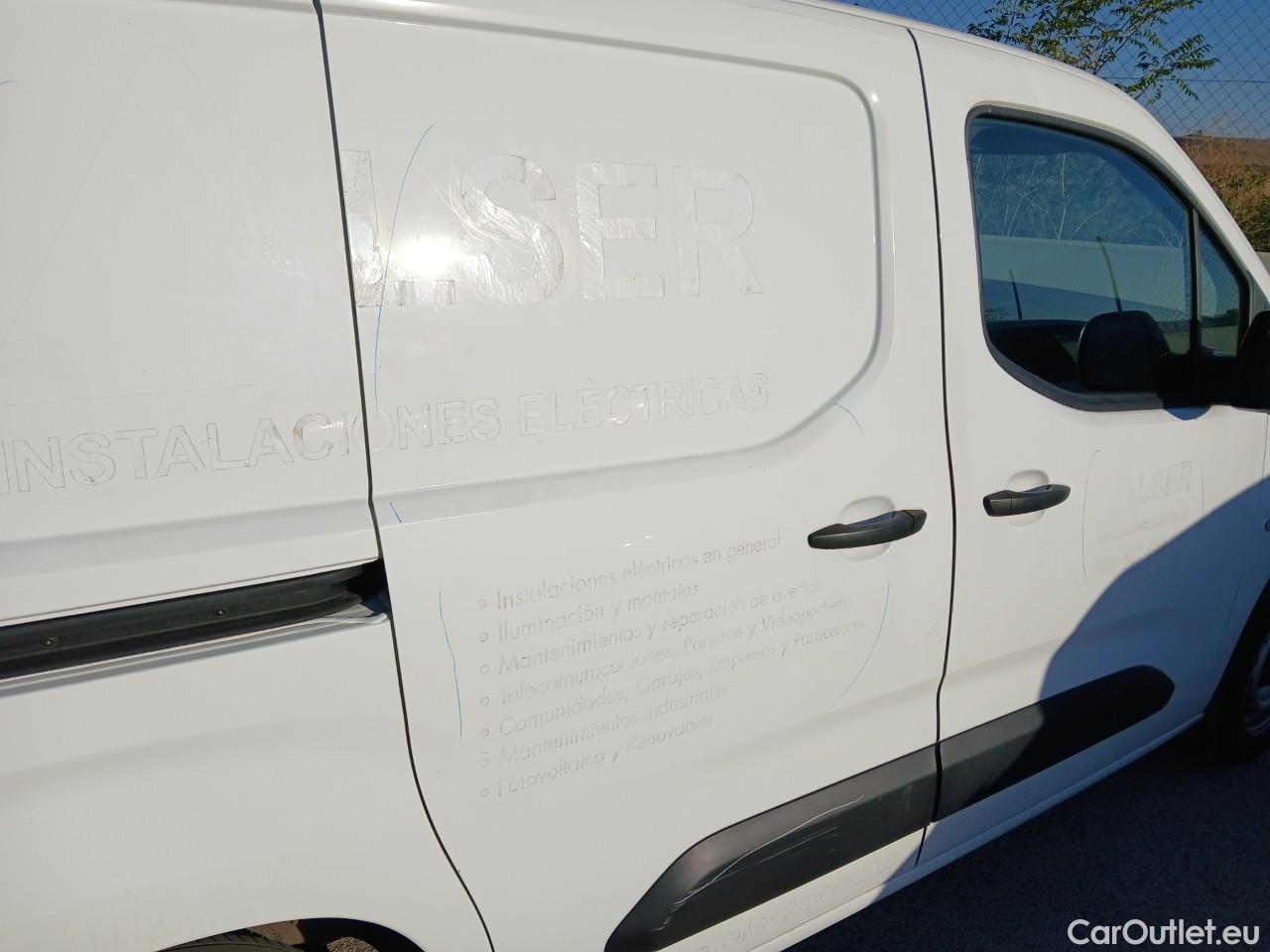  Peugeot  Partner PEUGEOT  / 2018 / 3P / furgón derivado de turismo Pro Standard 600kg BlueHDi 73kW (AC) #27