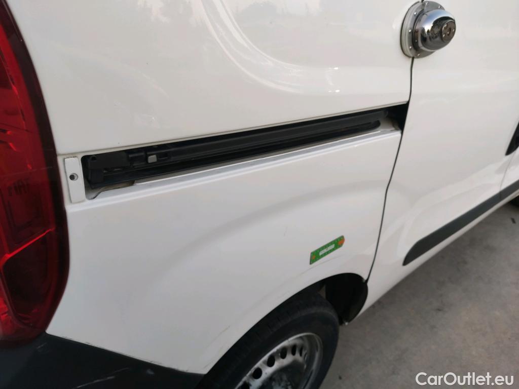  Fiat  Doblo FIAT Doblò Cargo/2015/3P/furgón derivado de turismo Cargo Base 1.4 T-Jet 88kW Natu Power CNG #9