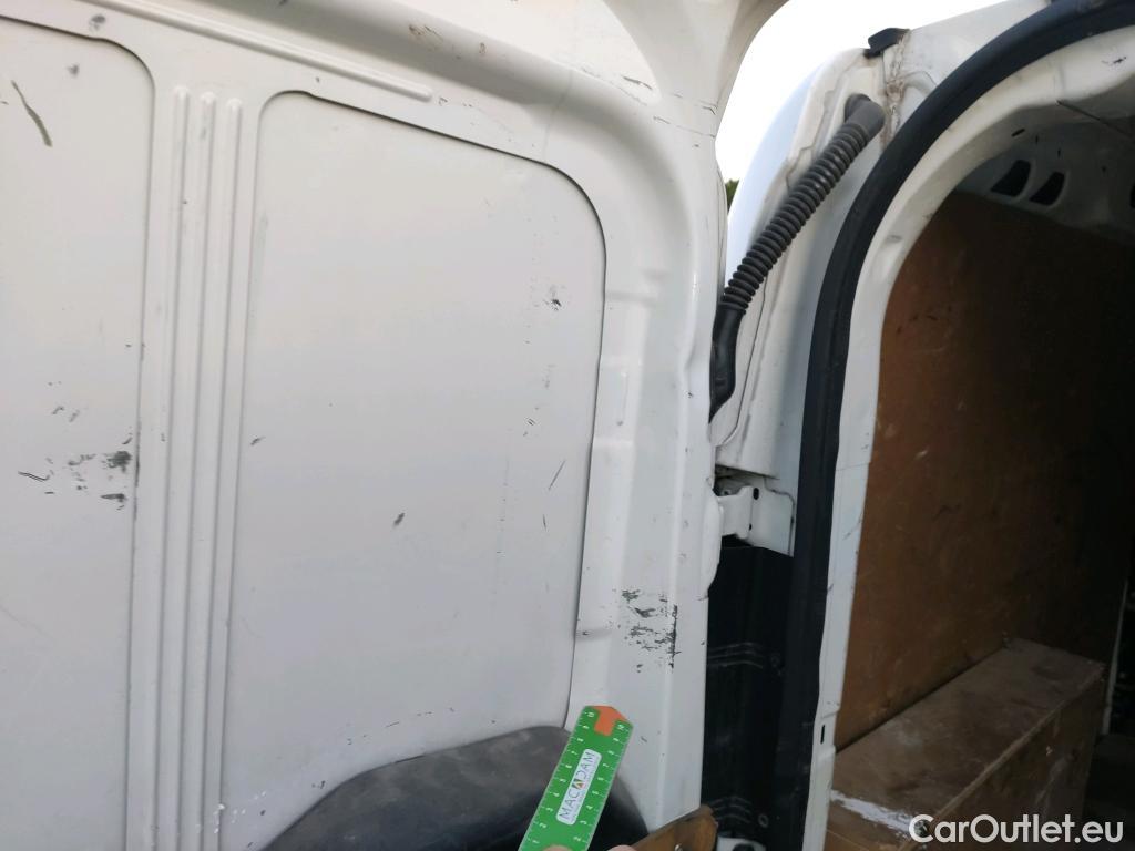  Fiat  Doblo FIAT Doblò Cargo/2015/3P/furgón derivado de turismo Cargo Base 1.4 T-Jet 88kW Natu Power CNG #17