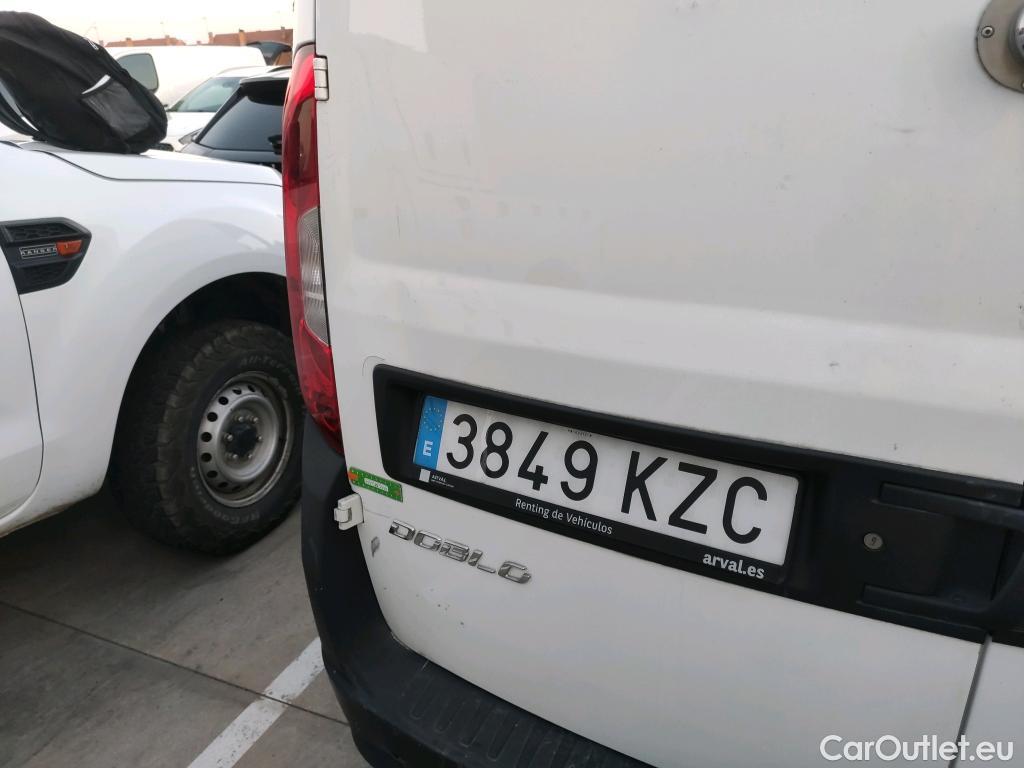  Fiat  Doblo FIAT Doblò Cargo/2015/3P/furgón derivado de turismo Cargo Base 1.4 T-Jet 88kW Natu Power CNG #11