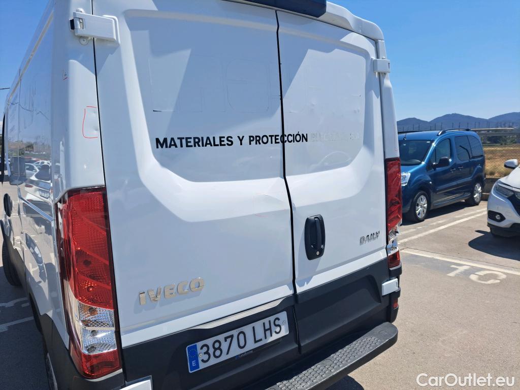  Iveco  Daily IVECO  / 2019 / 4P / furgón 2.3 TD 35S 12 V 3000/H1 7,3 M3 #43