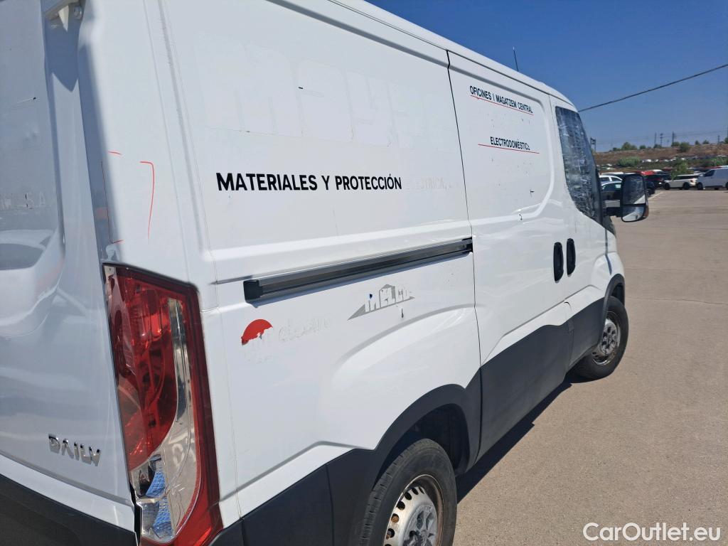  Iveco  Daily IVECO  / 2019 / 4P / furgón 2.3 TD 35S 12 V 3000/H1 7,3 M3 #44