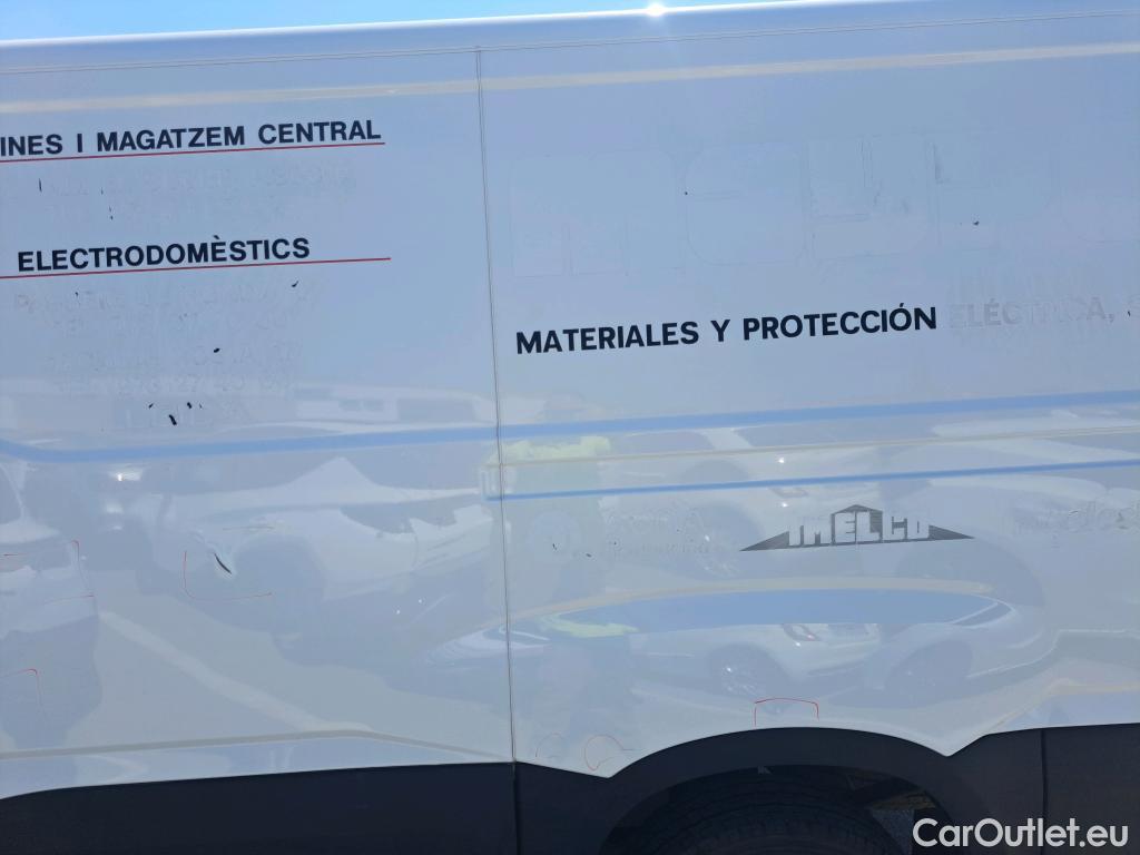  Iveco  Daily IVECO  / 2019 / 4P / furgón 2.3 TD 35S 12 V 3000/H1 7,3 M3 #42