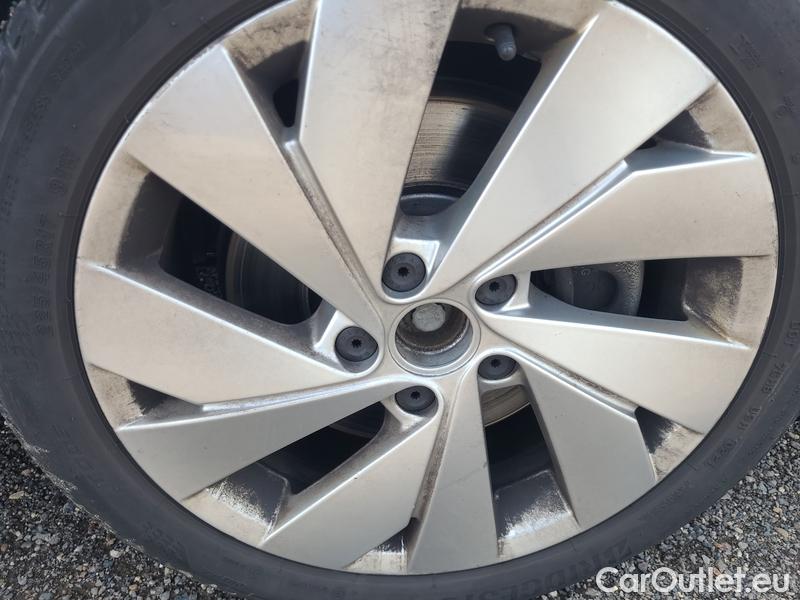  Volkswagen  Golf  VIII Variant (CG5) 2020 Var.2.0TDI 110 Style 5d #9