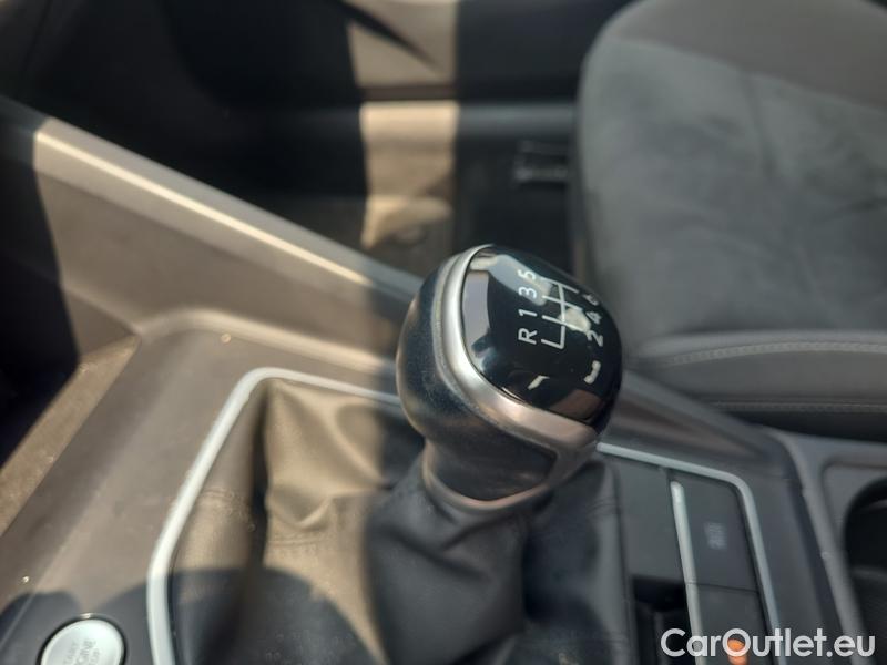  Volkswagen  Golf  VIII Variant (CG5) 2020 Var.2.0TDI 110 Style 5d #15