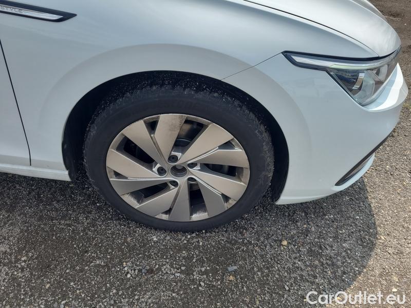  Volkswagen  Golf  VIII Variant (CG5) 2020 Var.2.0TDI 110 Style 5d #3