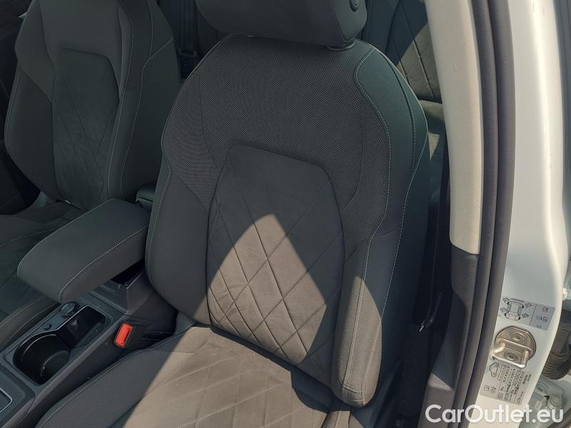  Volkswagen  Golf  VIII Variant (CG5) 2020 Var.2.0TDI 110 Style 5d #17