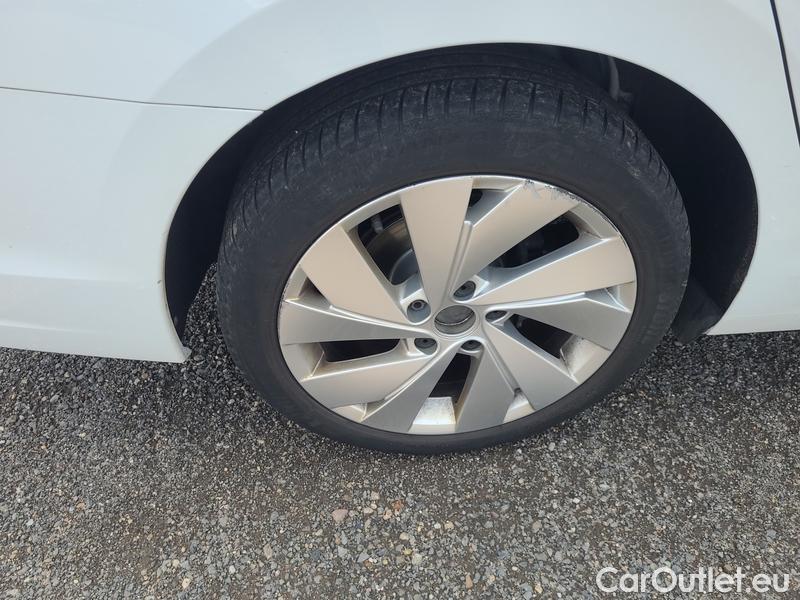  Volkswagen  Golf  VIII Variant (CG5) 2020 Var.2.0TDI 110 Style 5d #8