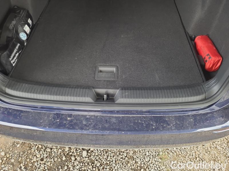  Volkswagen  Golf  VIII Variant (CG5) 2020 Var.1.5 eTSI 110 Style AT #9