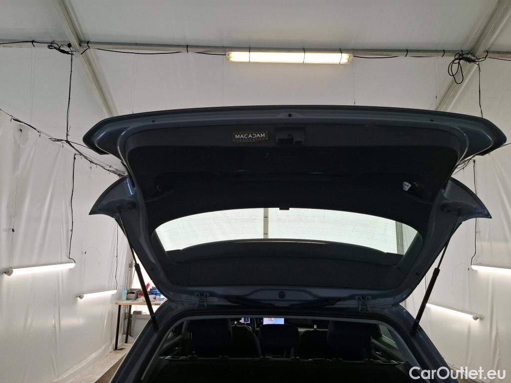  Volkswagen  Golf  VOLKSWAGEN / 2020 / 5P / Berline 2.0 TDI SCR 115 DSG7 Life Busi #33