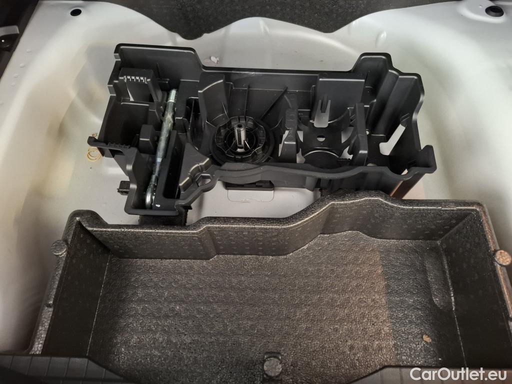  Peugeot  2008  Allure Pack 1.2 PureTech 130CV BVM6 E6d #6
