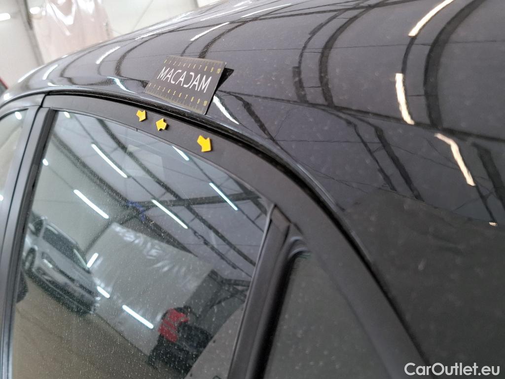  Toyota  Corolla TOYOTA  / 2018 / 5P / Berline Hybride 122h Dynamic Business Supp Lomb #24